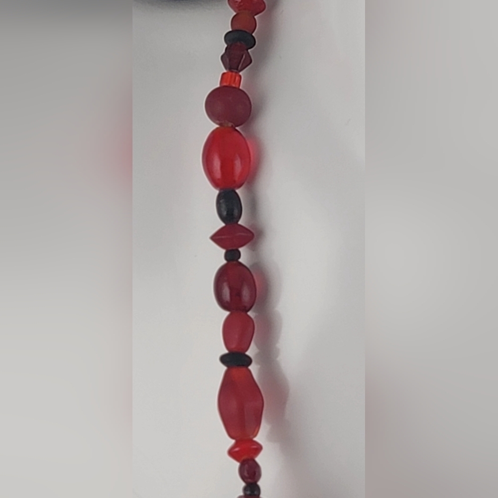 Vintage Red Glass & Wooden Beaded Necklace Single Stand-Stretchy - Picture 4 of 6